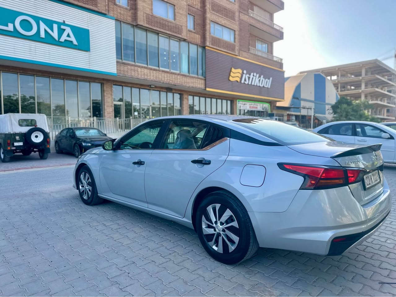 للبيع التيما
السعر 128 بيها مجال بسيط
***********
موديل 2021
ماشية ٧٠
تحكم ستيرن 
تثبيت سرعه
رادار امامي
رادار جانبي 
رادار بلادي 
حجر بلادي
شاشه لمس 
كاميرا خلفي 
بصمة تشغيل 
بصمة ابواب+صندوق 
تايرات وياله جديد 
كير مكينه بشرط 
حداديه امامي خلفي جديد 
تبريد ثلج 
السياره مابيها برغي نقص 
باسمي تحويل ثاني يوم  
ضرر السياره جاملغ+ بونيد بدون دواخل بشرط + 
مكان السياره ديالى خانقين او كلار خناقين, ديالى
