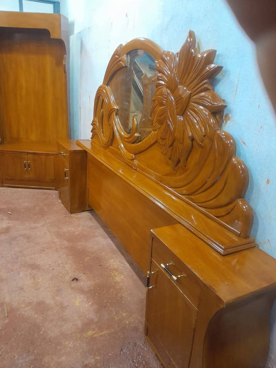غرفه ام خمسه نجاره ونضيف نفس الصوره السعر اربعميه وخمسين ألف وبيه مجال وتساب أو تصال شي بصيط *********** وتساب أو تصال الحله ابو غرق حي حسين

