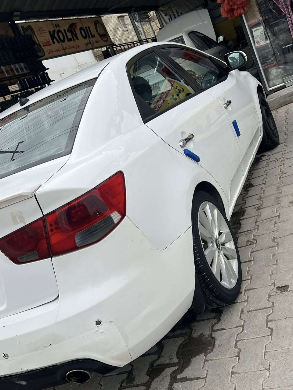 السلام عليكم
سيراتو 2013 خليجي شكل القديم كفالة من الصبغ والتبديل 

بيهة باردات بس سعر 115

فول مواصفات 

*بصمة

*فتحة

*اشاير بالمري 

*نضام ABS

*حساسات خلفية

*شفتات بالستيرن جهتين

*شاشة 

مكينه وكير وحداديه وتبريد وتدفئة كلة خير من الله 

وبالعافية عالياخذهة 

 هذا رقم صاحبهة

***********
