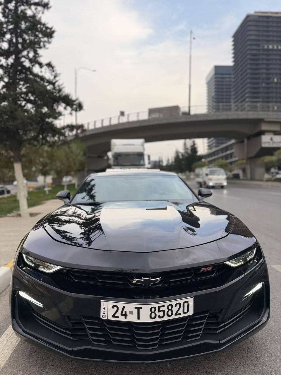 المحرك: 2.0 لتر، 4 سلندر، تيربو (شاحن توربيني).
القوة: 275 حصان وعزم دوران 400 نيوتن متر.
نظام الدفع: دفع خلفي.
ناقل الحركة: أوتوماتيك.
حزمة RS: تشمل ميزات جمالية مثل جنوط أكبر (عادة 20 بوصة)، وتصميم خارجي مميز، وشارات شاشة لمس، كاميرا خلفية، تحكم بالمقود.
تتوفر ببصمة تشغيل، تشغيل عن بعد، بلوتوث، وفتحة سقفتُعتبر خيارًا جيدًا كسيارة رياضية عملية بسبب محركها الاقتصادي، لكنها قد لا تقدم نفس قوة المحركات الأكبر
***********
37000ميل ماشي. دهوك, العراق
