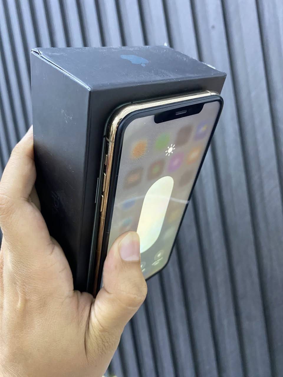 ايفون 11 برو ماكس ذاكره 256 مبدل شاشه اولد الاصليه 3 خيارات بطاريه 78 بلادد كارتون وشاحنه وياه مكفول من كل عطل نت اتصال كامرات فيس ايدي كله شغال مكاني البصره السعر 300 وبيه مجال ***********
