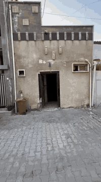 بيت للبيع واقع حال 50 متر بالسند 45 متر في منطقه الثانيه نهايه شارع المدارس ثالث ع الشارع المسعودي
يتكون من مطبخ حمام صاله غرفه والطابق الثاني بيتونه وسطح البيت عكاده السعر 80 مليون هاتف *********** موجود واتساب
