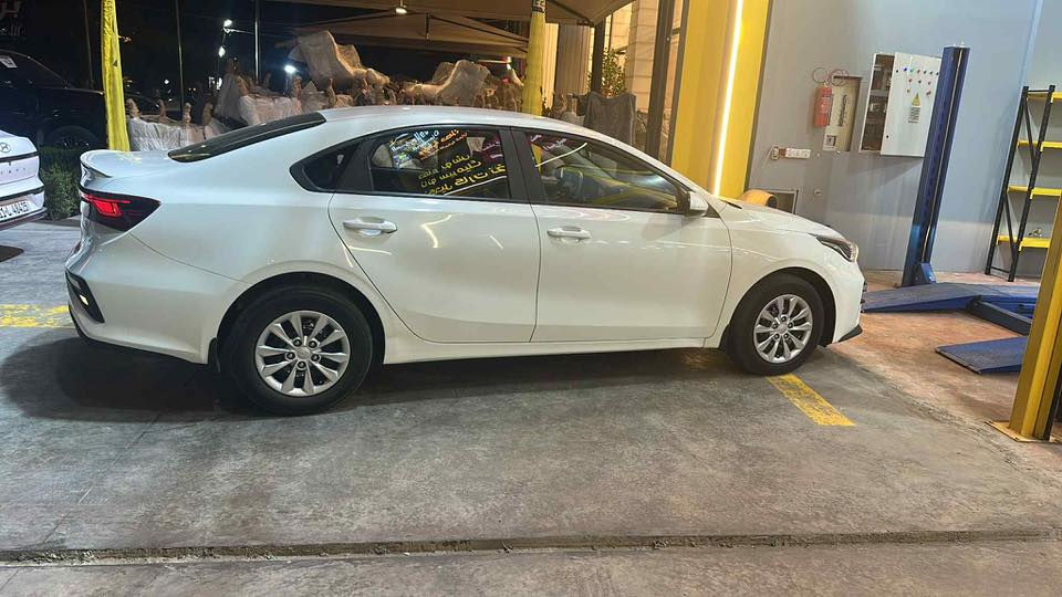 ( كيا سيراتو / خليجي / موديل 2020)
( الدولية العراقية )
مكفولة كفالة عامة من دعامة الخليفة الى دعامية الامامية بدون صبغ  بدون تبديل بدون فقط بارد بسيط  كلشي كفالة عامة من ( كير AT / وميكنة / وتبريد/ وصدر)
رقم بغداد الجديد بااسمي تحويل ثاني يوم سنوية وهزه وفحص وارقام كله جديد مكينة ( 1600) دوش برغي ممفتوح بيه
( ماشية 63  الف كيلو متر فقط )
_
_شاشه كار بلي 
داخل اسود 
*********** السعر 165
