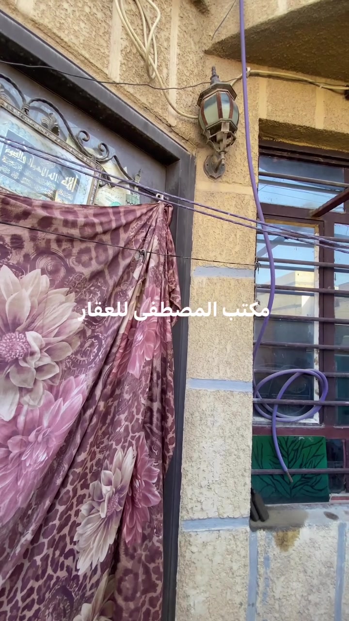 السلام عليكم للبيع 62 م سعر مناسب الحرية حي السلام  والواجهة6 ونص ونزال 9 ونص يحتوي علم صالة ومطبخ وخدمات والطابق الثاني غرفتين نوم للاستفسار *********** مكتب المصطفى
