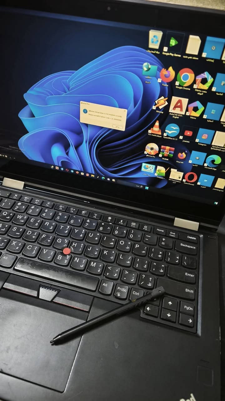 💻 للبيع: لابتوب Lenovo ThinkPad Yoga 260 (لمس + يفتر 360 درجة)
لابتوب راقي وعملي جداً من فئة الثنك باد المعروفة بقوتها وتحملها، الجهاز يتحول إلى تابلت (ايباد) وشاشته لمس سريعة وممتازة للدراسة، التصميم، أو العمل اليومي.
⚙️ المواصفات الفنية:
المعالج (CPU): Intel Core i7-6600U (الجيل السادس).
الذاكرة العشوائية (RAM): 8 جيجابايت DDR4.
الهارد (Storage): 256 جيجابايت من نوع SSD M.2 (سريع جداً في الإقلاع وفتح البرامج).
الشاشة: مقاس 12.5 بوصة بدقة Full HD، تدعم اللمس وتدور بزاوية 360 درجة.
كارت الشاشة: الداخلي Intel HD Graphics.
🌟 الميزات والإضافات:
القلم الأصلي (Stylus): مدمج داخل جسم اللابتوب ويشحن تلقائياً (ممتاز للكتابة والرسم والتأشير).
الحماية: يحتوي على مستشعر بصمة إصبع (Fingerprint) لتأمين الجهاز.
الكيبورد: كيبورد مضيء (Backlit Keyboard) مريح جداً بالكتابة باللغة العربية والإنجليزية.
النظام: منصب عليه ويندوز 11 الأصلي ومحدث ومستقر تماماً.
المنافذ: يحتوي على منافذ HDMI، ومنافذ USB متعددة، وكاميرا HD، وواي فاي وبلوتوث.


**إذا كنت صاحب هذا الإعلان وتريد حذفه لأي سبب، رجاءا أرسل رسالة إلى الدعم الفني**