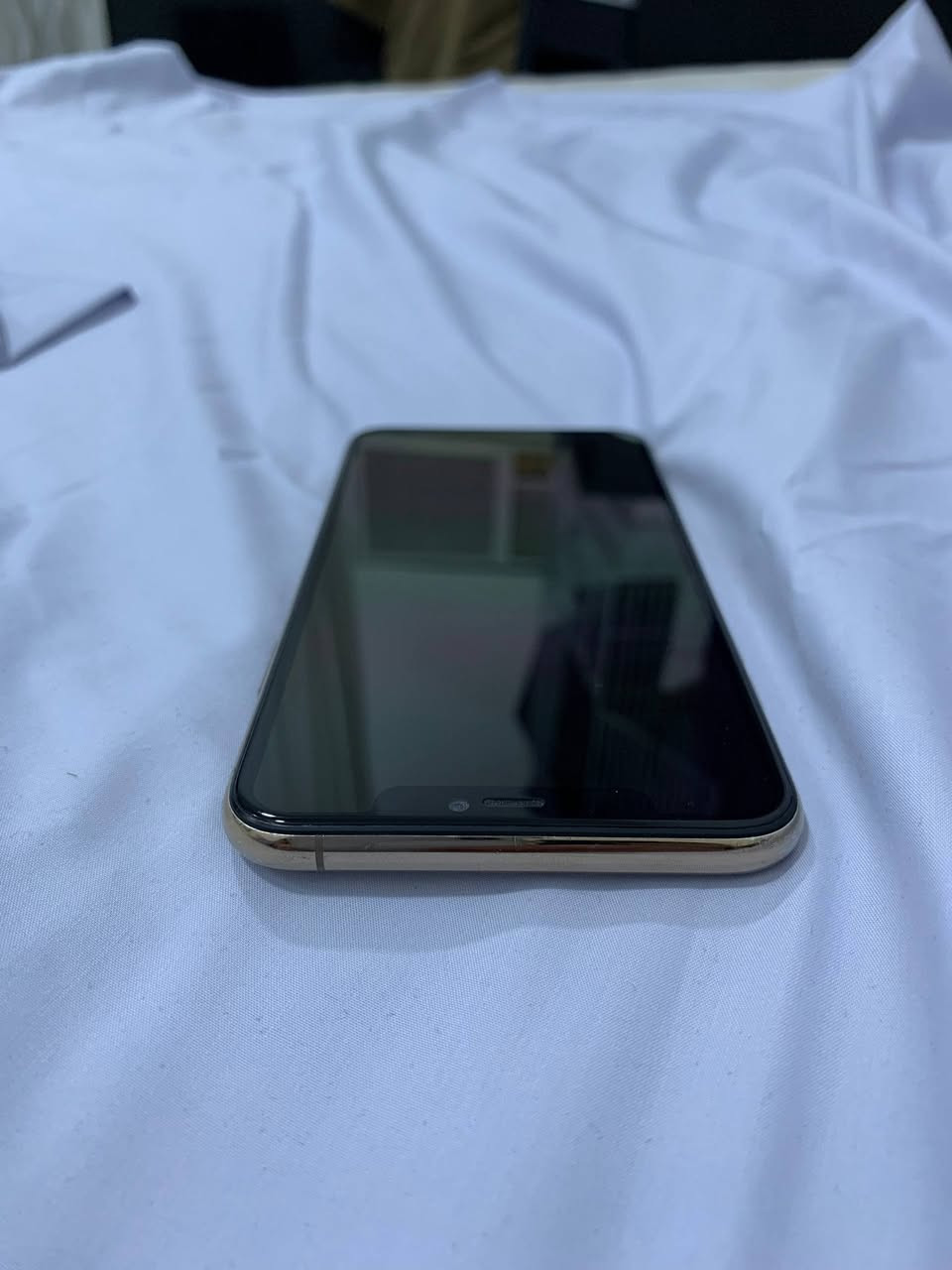 سلام عليكم ورحمة الله وبركاته ايفون 11 برو ماكس جهاز سعره جدا مناسب ذاكرة 64 جهازي بلادي  لون ذهبي المرغوب يرادله فقط تبديل شاشة بيها خط ما مأثر علئ المس او سرعة ابد  للتواصل ***********
