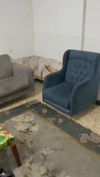 تخم ٤ مقاعد بعد اكو مقعد نفس هذا الازرك ممصورة تخم مابي شي بس يحتاجلة ...