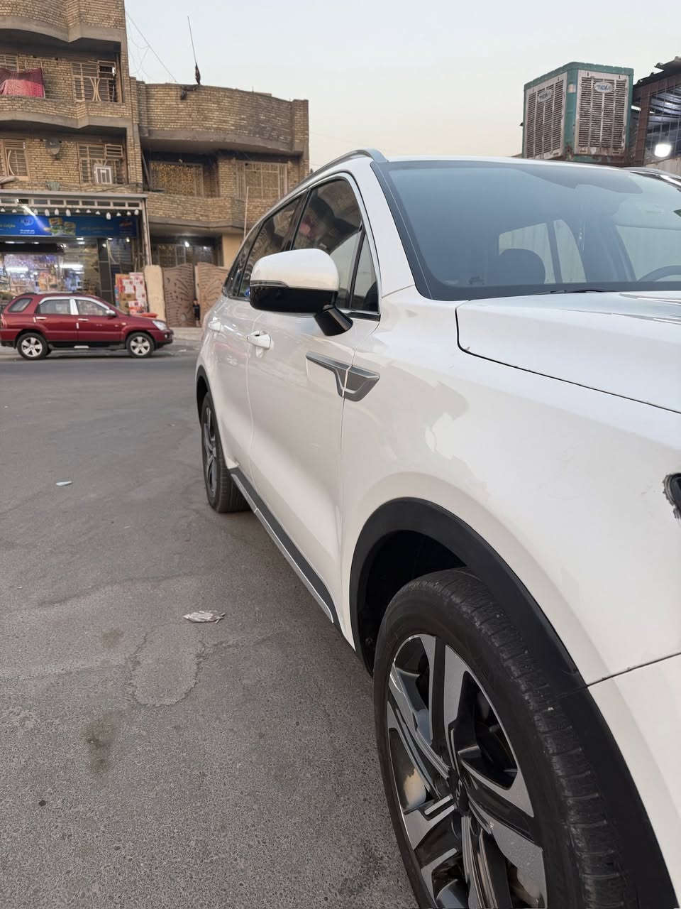 السلام عليكم
سورنتو هايبرد   VIP

موديل 2023  

وارد امريكي حادث جامغ وبنيد سطحي لا شاصي ولا لغد ولا راديتر تبديل اصلي نفس الون  

 ماشية 87 الف ميل 

رقم بغداد جديد  

المواصفات

محرك 1600 تيربو

التفويلة تمشيك 1000كيلو 

بصمة تشغل وابواب وتشغيل عن بعد

لایت 3 عدسات

شاشة كبيرة

كامرة خلفية

حساسات خلفية واماميه 

7 راكب كشنات منفصلة VIP

كشنات جلد كهرباء

كشنات تدفئة

قيادة ذاتية حسب خطوط الشارع تقود وحدها

تحديد مسار

نزول منحدرات 

كروس كونترول

رادارات  امامية خلفية 

وضعيات قيادة سبورت ، نورمل ، وايكو

سايد بريك كهربائي

صندوك كهرباء 

تبريد خلفي منفصل  

اوتو هولد

كير ماوس 

تحكم ستيرن كامل 

وبعد هواية مواصفات 

مكان السيارة بغداد 

السعر 245وبيها مجال بسيط 

للاستفسار ***********
