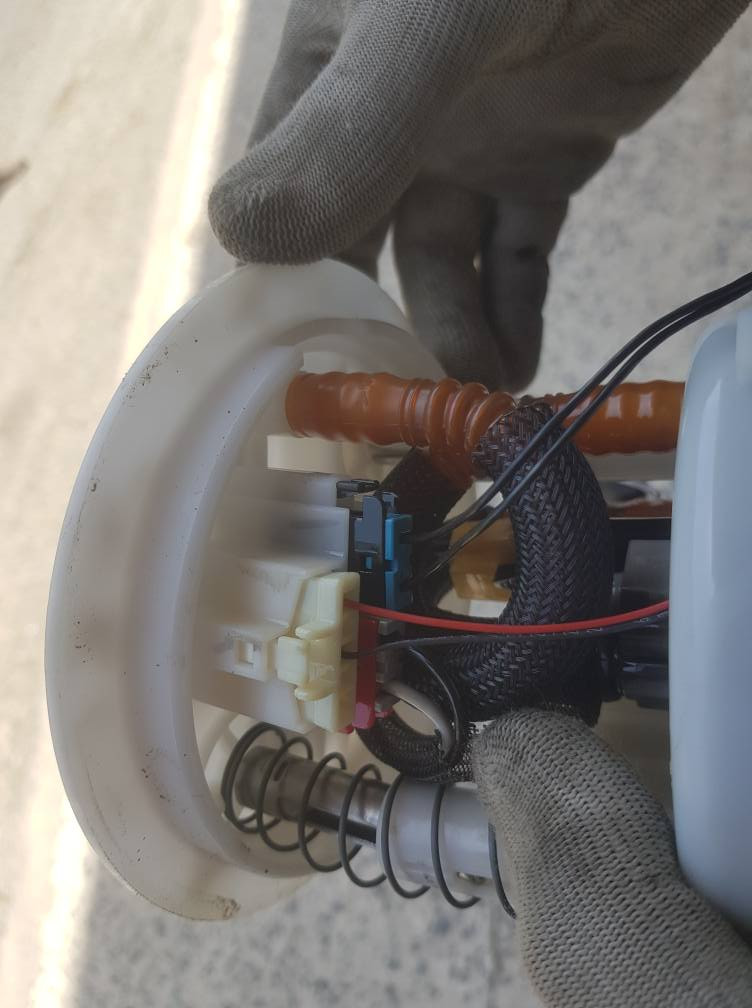 فیتەری گەڕۆک لە سلێمانی ***********بۆ کردنەوەو چاککردنی پێش و دوای سەیارەی بەنزین و گۆڕینی فیتپەمپ و تەبەڵە و بۆڵت و ڕۆت و شەمعە و بوشی عەرەبانە و بانس و فلنجە قوڵاغی گێرو قوڵاغی مەکینە و دیلەمۆ و سلف لەماڵو شوێنی کارتان یان لەهەر شوێنێ پێویستان بو پەیوەندی بکەن *********** السليمانية, العراق
