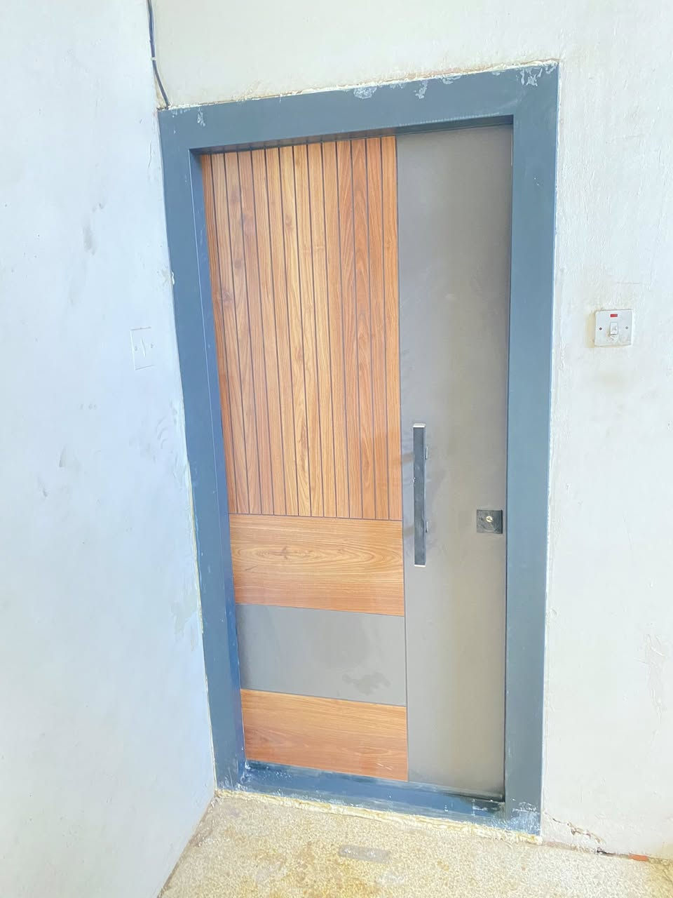 جدد. ابوابك.    
   تصليح. واصباغ 
تبديل 

‭٠٧٨١ ٠٧٣ ٢٠٥٢‬ اسعار مناسبه
