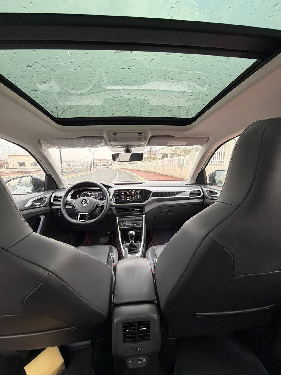 Vw t cross
ڤۆلکسواگن تی کروس 
٢٠٢٤ تجمیع سین
بئ بۆیاخ 
١.٥تۆربۆ
فوول مواسەفات
لایت لید پێشوو دوا
حاسە کامێرا
کوشن جلد هیتەر
بەسمە 
پانۆراما 
تەبرد مەرکەزی 
شاشە ئەلیکترۆن شاشەگەورە 
بەشەرتی گێرومەکینە تەحویل 
١٩٠$ 
***********
