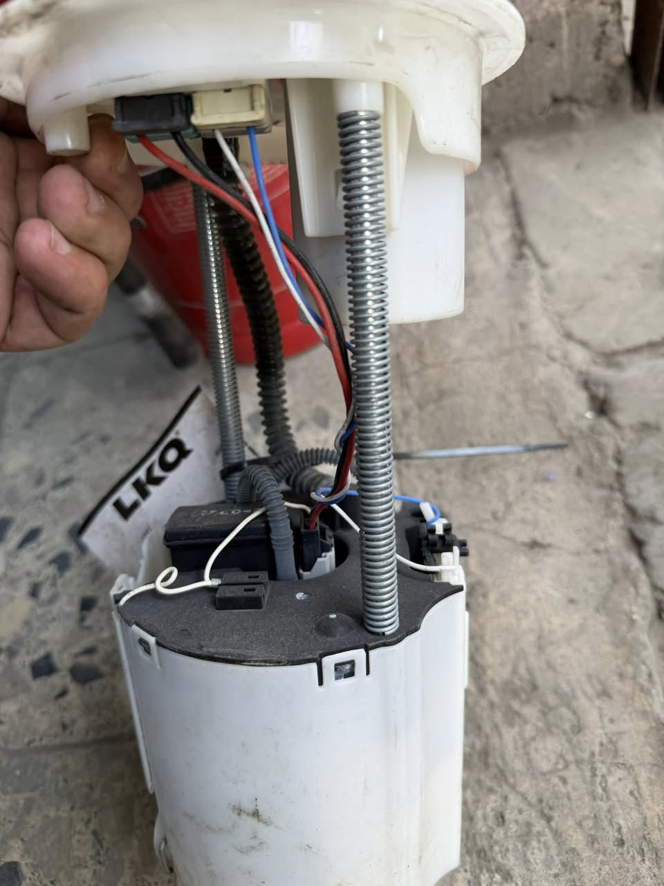 سلام وعليكم قاعده فيول بمب شوفر تراكس 2022/2013 كامله اصليه تفصيخ حاويه سعرها 50 الف مع توصيل كل محافظات العراق ***********
