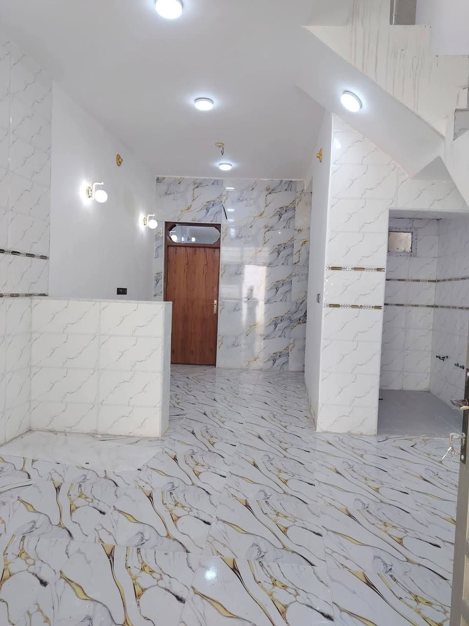 بيت للايجار🏠  50 متر الايجار سارع بلحجز سعره مناسب 

مقابل ملحق قريه الغدير قرب اسوق تلعفر عمود 335

📍 الموقع: محافظة النجف الأشرف

بيت 50متر بناء جديد تانكي وصخان بي لبيت كامل معايزه شيء خط مولد بي لبيت  جاهز للسكن

🟠 تصميم الخارطة : 

غرفه  - صالة  -صحيات  -مطبخ - منور 
سطح مطبك شتايكر 
ــــــــــــــــــــــــــــــــــــــــــــــــــــــــــــــــــ

سعر اللايجار 200 الف 

او من خلال الارقام التالية

 ***********
