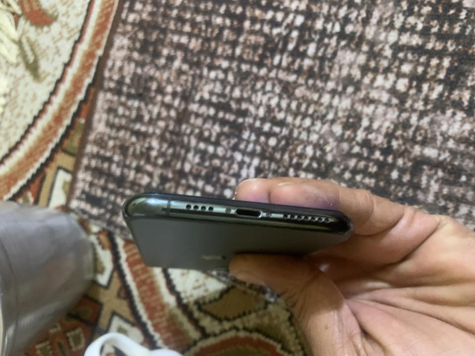 11 برو ماكس جهاز لامفتوح ولاشي افحص وين متريد غراضه بس كارتون ماله الاصلي بطاريه 72 ذاكره 256 كارتون لادك ولاشي زلغ مابيه ه الاصلي ونتم هل مصلحه وين ماتريد افحص سبب للبيع آريد اخذ 14 برومامس  اي عطلع بيه خلل يرجع ضمان طيك يومين *********** وات ساب عادي تصال هم مكان عماره سعر 350 بيه مجال
