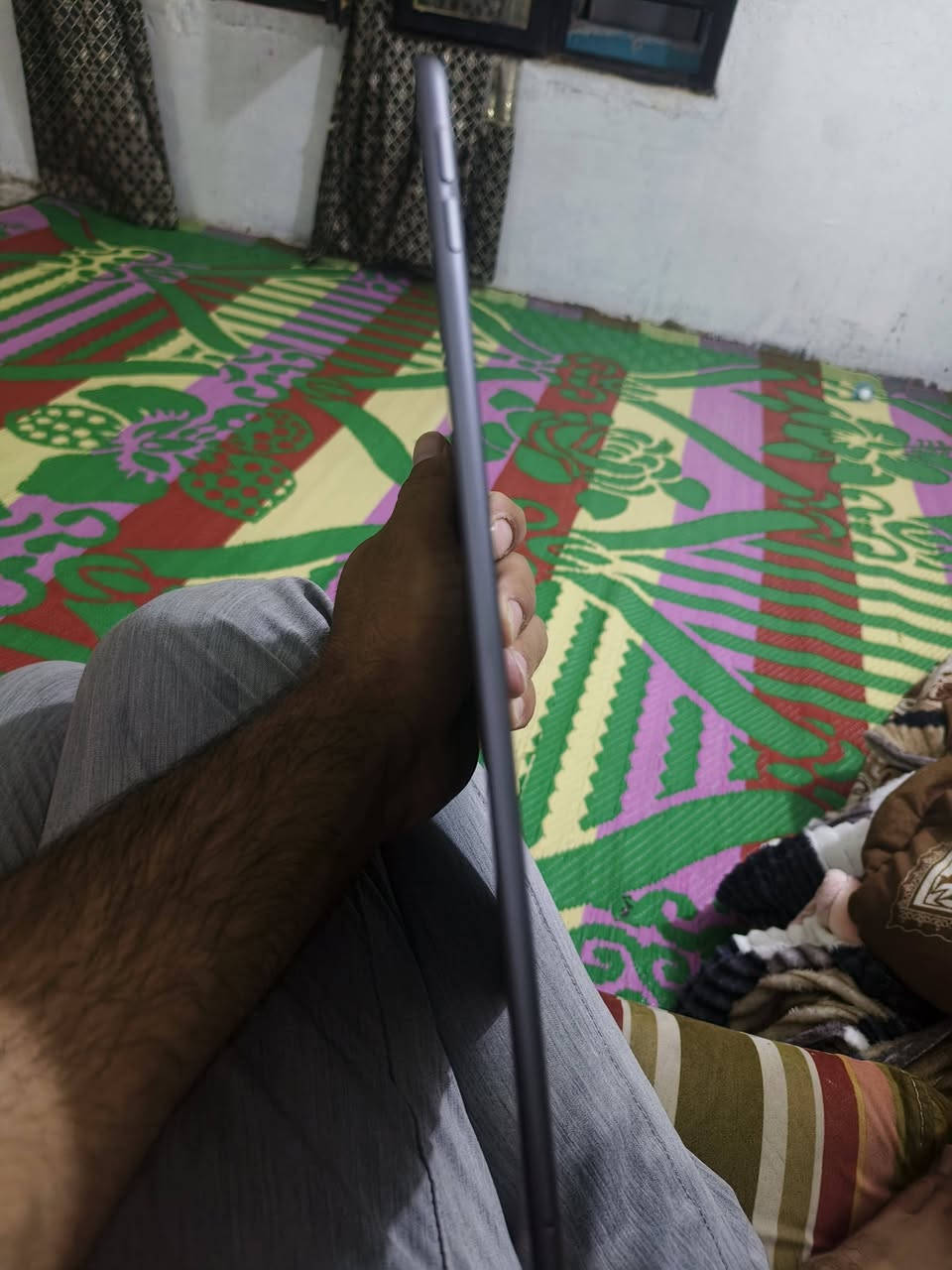 ايباد اير ٣ للبيع سعره ١٧٥ ذاكره ٦٤ يخبل لا تعليك ولاشي  رقمي متواجد واتساب ***********
