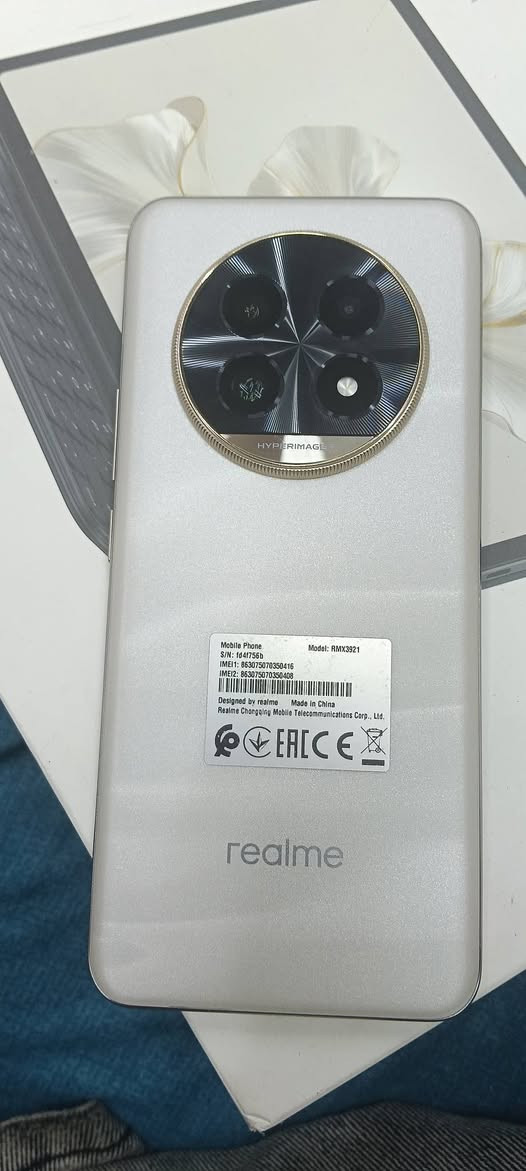 ريلمي 13 برو بلص ذاكرته 512 علما ان الجهاز من دون اي ملحقات وبشرط كفاله من العطل والتصليح زلغ مابي كامرا زووم 120 fps يعجز عن التفاصيل سعره 325 بي مجال عنوان بصره عويسان رقمي للتواصل ***********
