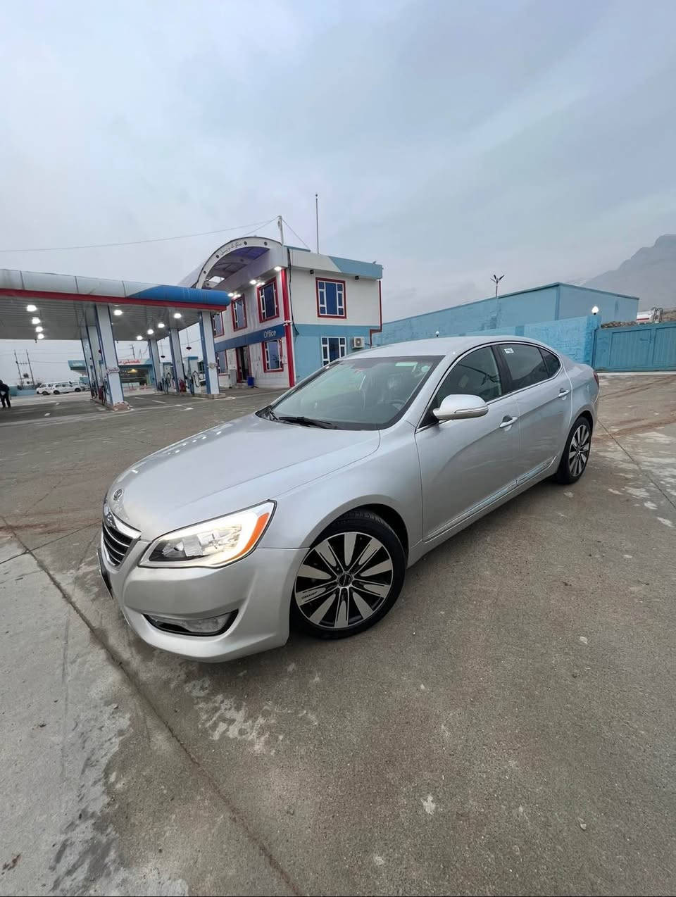 ماشاءالله له مالي هه موولايه ك
بؤ فرؤشتن يان گؤرينه وه
kia cadenza براوه ي دوبه ي
2013لؤك لؤك 
فول فول به س پانؤراما نيه
ته بريد سارد و گه رم
٦سيدي
ده بل گئر 
سه قف رؤزرايز ليد 
حاسه
كوشن كاره با
هه رچوار جام ئؤتؤ
تعديد سورعه
نه شوخت نه چال قنجئكيشي نيه
چرگه ي تيا نيه 
به ردي گزؤزي بيلاديشي تياماوه ده سكاري هيچي نه كراوه  تايه و ويل نوئ
 رؤن و بانس و هه مووشتئكي نوئيه
له ره سمه كه جوانتره ته نانه ت شوختئكي بچوكيشي نيه
بؤ فرؤشتن يان گؤرينه وه به شتئك به دلم بئ

***********وه تس ئاپ و ڤايبريشي له سه ره Singapore
