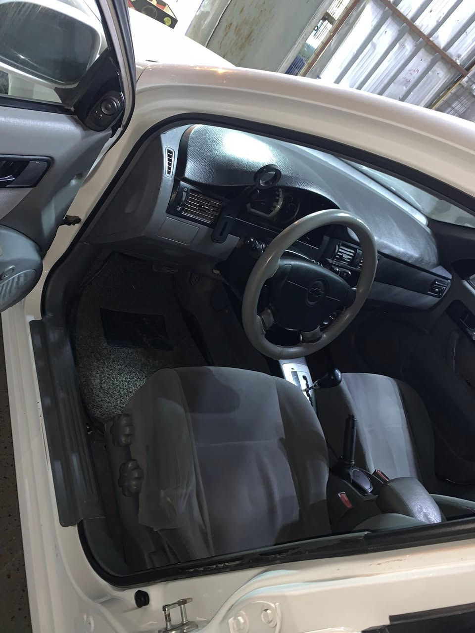 سلام عليكم اوبترا للبيع موديل 2009 السيارة مال بيت رقم بغداد سونارها موجود بالصور نقصها صدر تجي وتشوف السيارة داخل السيارة نظيف جدا اوضية مخمل 
راديتر جديد مي اخضر 
دهن مكينة جديد تبريد ثلج ذاك الصيف مسويلة ادامة كاملة 
تخم تاير جديد 
السعر 80 وبيها مجال للطيبين 
للتواصل / ***********
متواجد واتساب
