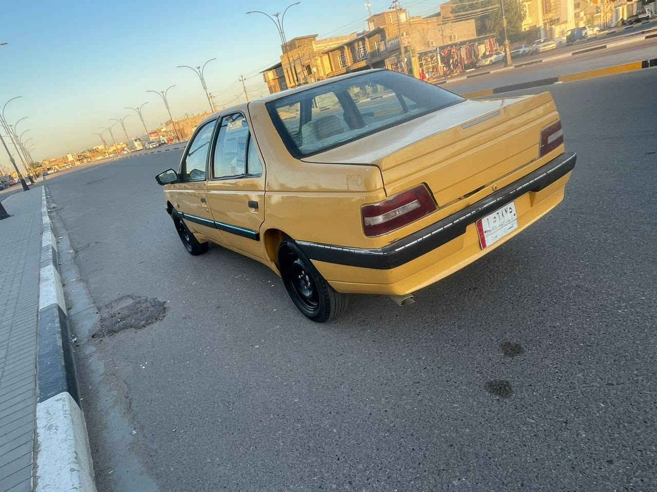 سلام عليكم سيارة بيجو موديل 2015 مكفولة من ضربه ول تبديل بيه صبغ جماليه فقط رقم بصرة  تحويل ثاني يوم تخم تير حداديه نص عمر هيه وغرامات مصفرة سعر 28بيه مجال ستفسار *********** مكان سيارة البصرة حي الحسين
