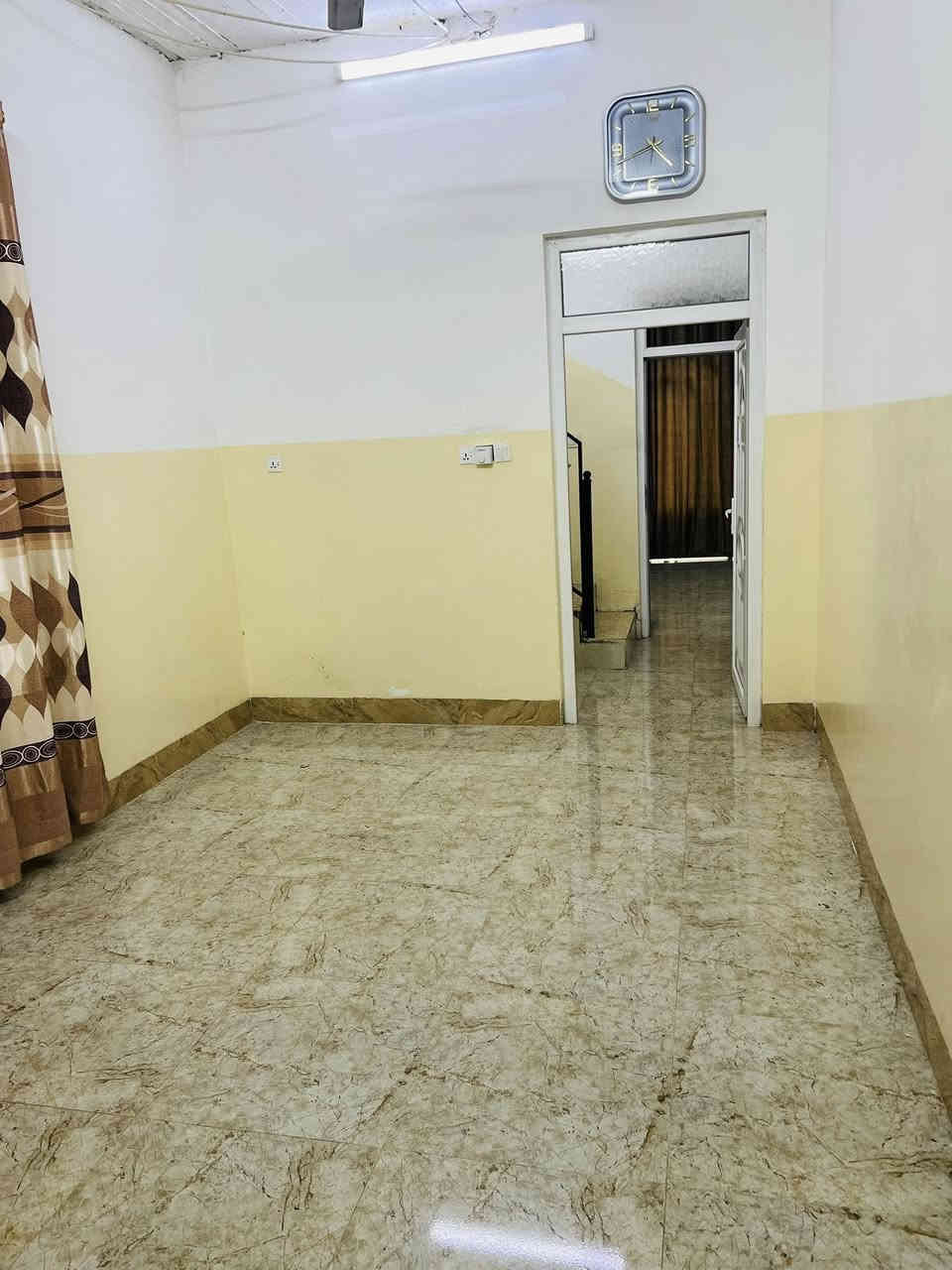 بيت بيارمجه الشرقية قرب جسر حي السلام  سند طابو مساحته ١٠٠متر واجهة ١٠  ونص طابق واحدغرفه واستقبال وهول ومطبخ 
السعر ٧٥وقابل لتفاوض
***********
***********
#مكلف_بالنشر_خابر_عل_خط
