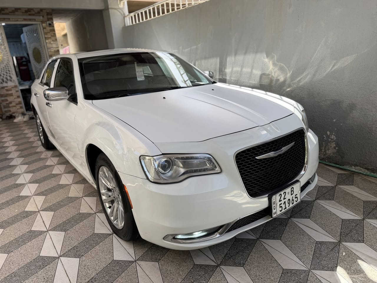 الفخامة الأمريكية 🇺🇸🔥
ما يحتاج اكتب الصور تتحدث!
 للبيع كرايسلر C300 (فل كامل) بمواصفات خاصة ونظافة تامة.
• المكينة: 6V
• الممشى: [85mil حقيقي] .
• المواصفات: فتحة بانوراما، مقاعد جلد فاخر (تبريد وتدفئة)، شاشة كبيرة، نظام صوتي Harman Kardon، ونقطة عمياء.گلاصات حار بارد.خزن ميموري.بردة  خلفية كهرباء.ويل مكسيكي حجم 18.منضومة زنون عالي ناصي.سيارة فول الفول عدى رادار امامي

•السيارة وارد امريكي داخلة كلين تايتل هنا بلعراق صارت بيها طخة بدور جاملغ الخلفي نصبغ جاملغ كامل بدون معجون فقط صبغ وبيها بارد بسيط سيارة

*السيارة كفالة من گير من محرك من تبريد ✅

•حدادية امامي خلفي جديد تخم تاير جديد قبل 15 يوم

.
📍 الموقع: [كربلاء المقدسة]
💰 السعر المطلوب: [240] (قابل للتفاوض).
📞 للتواصل والاستفسار: [***********]
