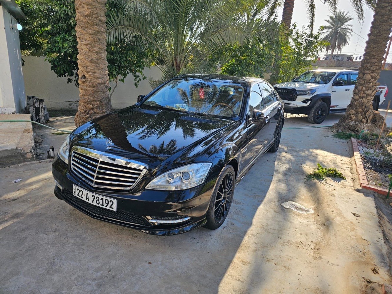 للبيع — Mercedes-Benz S500 موديل 2012

🔥 فخامة ألمانية بسعر فرصة 🔥

🔹 رقم أربيل

🔹 وارد خليجي

🔹 المسافة : 168,000 كم

🔹 اللون: أسود ملكي أنيق

🔹 8 سلندر — أداء قوي وراحة مطلقة

🔹 فل كامل (فتحة سقف – جلد فاخر – تبريد وتسخين مقاعد – شاشة وملاحة – كاميرا – حساسات – تعليق هوائي)

🛠️ ملاحظة بكل شفافية:

تبديل باب الصندوق الخلفي فقط (ضرر بسيط سابق)

عدا ذلك السيارة نظيفة جداً ومحافظة عليها

✔️ محرك وكير وشاصي بحالة ممتازة

✔️ استخدام شخصي

✔️ جاهزة للفحص بأي مكان

✔️ سيارة راكب ومهيأة بدون صرف

💰 السعر المطلوب: 32,000 دولار

سعر مناسب جداً مقابل الحالة والمواصفات — والفحص يثبت

📍 الموقع: بغداد قرب بسماية

📞 للتواصل: ***********