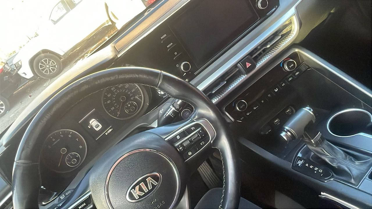 سلام عليكم اوبتما k5جتي لاين لون سمنتي صور الحادث مال أمريكا مرفق ويا الصور السعر 175 وبيها مجال للاتصال *********** بيع او مراوس
