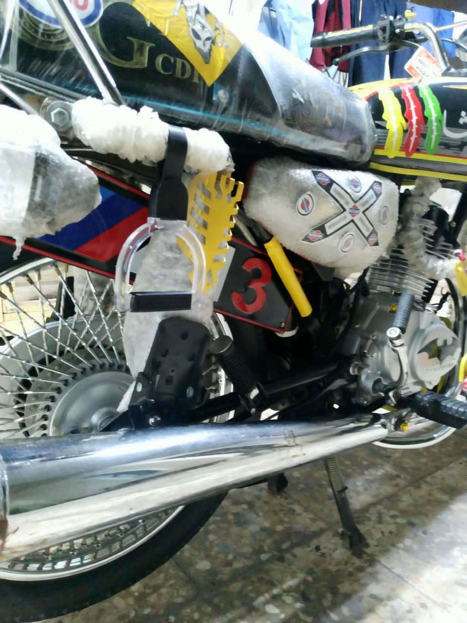 السلام عليكم اخوان تايكر 4كير موديل 2024 الدراجه جديده بمعنه الكلمه مثل ماموضح بل صوره نظيفه ماناقصها برغي ومجنيزه اوراق الدراجه بيها 3ورقات متعوب عليها الدراجه كلش سعرها 850  مكاني رمادي مجمع الهندسي ٦كيلو رقمي *********** وتحياتي للجميع
