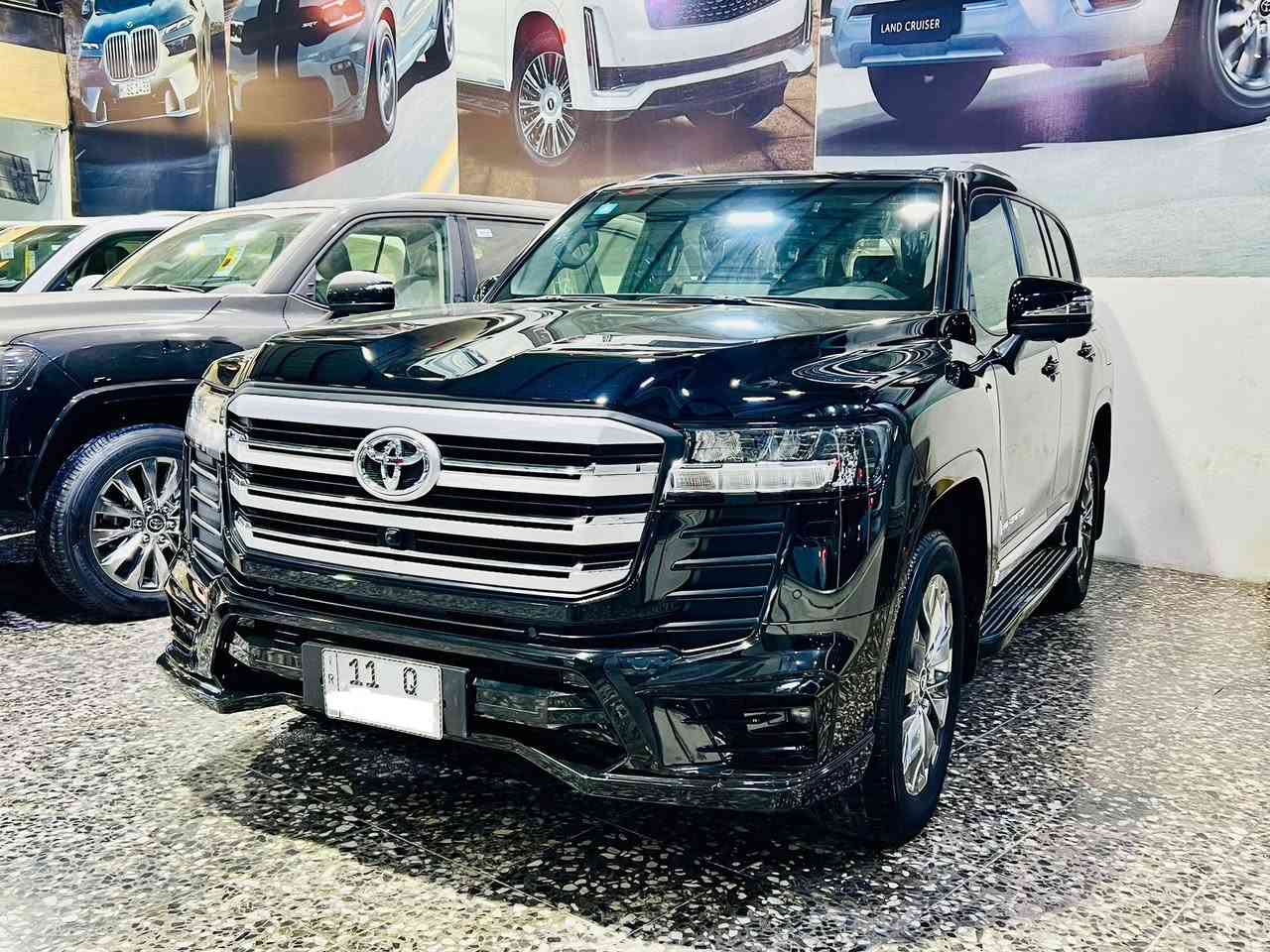 السلام عليكم 

الاندكروز 2024 ابريم داخل احمر 

فول موصفات 

مكينة 4000 

ماشية 50 الف 

العنوان بغداد زيونة مقابل ملعب الشعب 

الاتصال ***********
