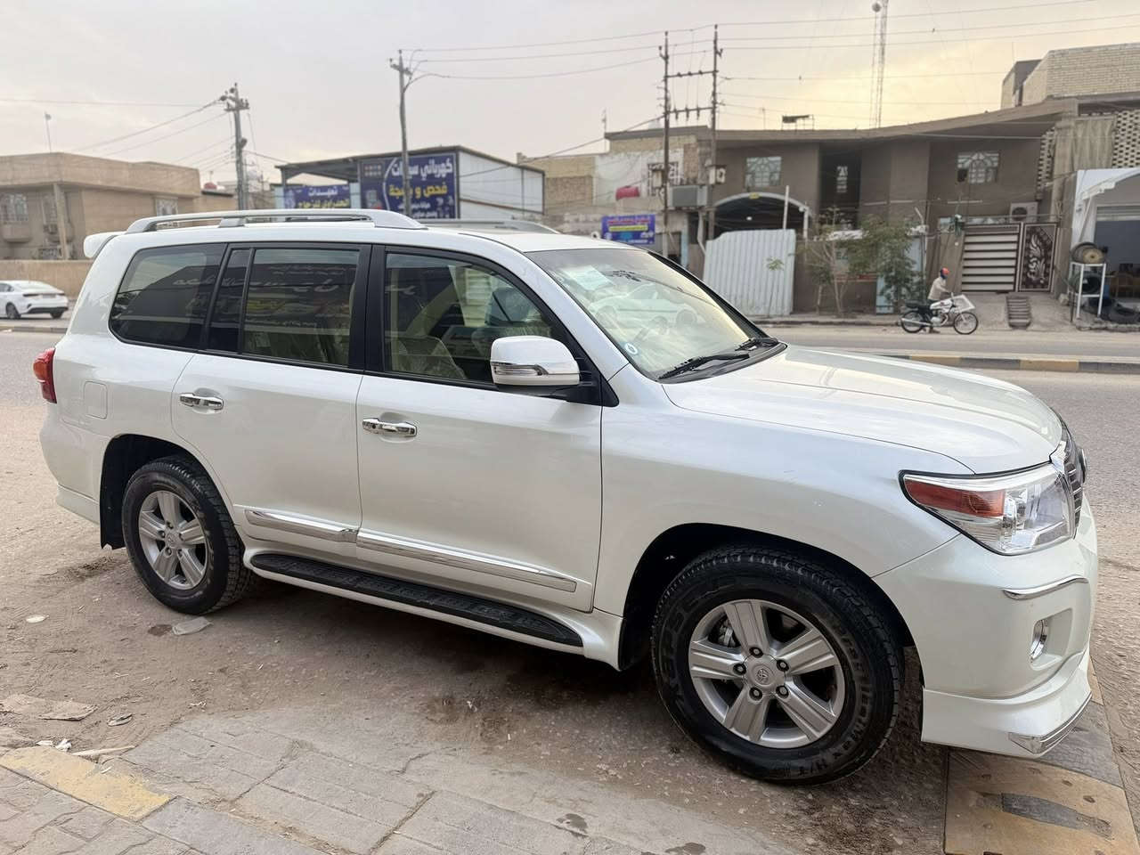 لاندكروز موديل ٢٠١٢ مكفولة كفالة عامة بريم فول مواصفات  مكينة بلادية ما مفتوح برغي بيها كير حدادية تخم تاير كله جديد بدون خطه السيارة جاهزه وكلها عل البلاد للاستفسار *********** مكان السيارة النجف السعر اتصل وسهله انشالله
