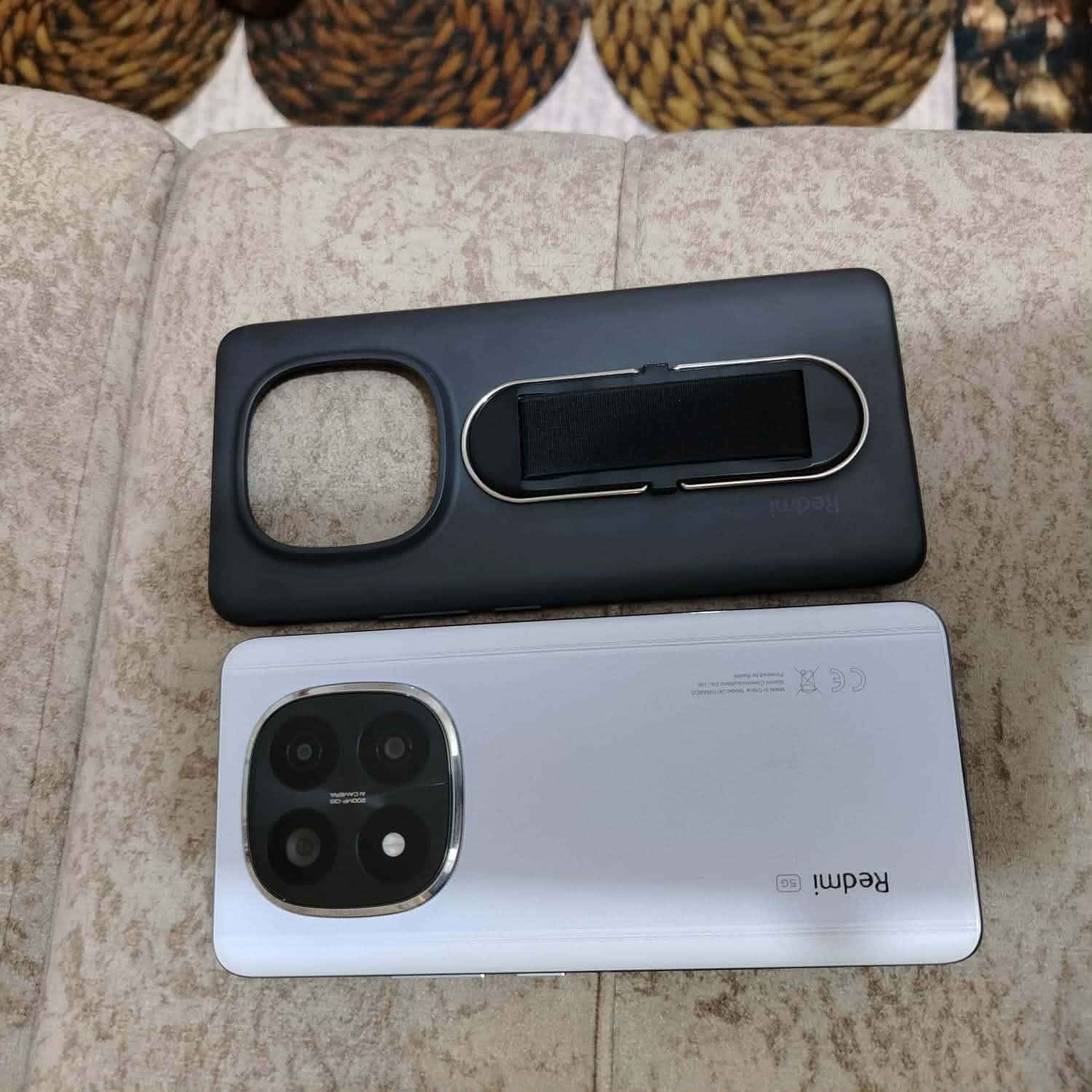 سلام عليكم 
جهاز شاومي 14 برو بلص جي5
ذاكرة نص تيرا + العشوائية 12گيگه
كامل ملحقاته اصلية 
الجهاز غني عن التعريف 
بطارية 100
للبيع او مراوس ب ايفون


**إذا كنت صاحب هذا الإعلان وتريد حذفه لأي سبب، رجاءا أرسل رسالة إلى الدعم الفني**