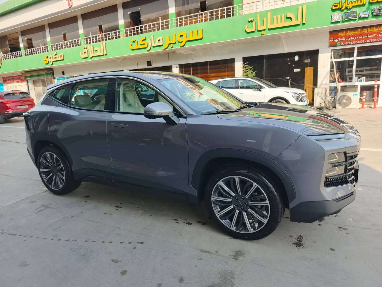 ‏السلام عليكم 
‏جتور ( داشنك موديل 2024 ) فئة ( لاكجري ) اعلى فئة للبيع 
‏اللون فيلي ضمان شركة هارلم ١٠ سنوات ومدى الحياة للمحرك  فئة لاكجري اعلى مواصفات ماشية 4000 فقط  صارلها سنة ونص تقريباوسيارة ضامها بالبيت عندي سيارة ثانية 
‏شاشة كبيرة گير تعليك داخل جلد بانوراما سماعات بتجوات الكشنات ويل ٢٠ محرك ١٦٠٠ تيربو اوامر  صوتية تبريد ثلللج اربع كامرات بانورامية 
‏توقف تصادم ذكي 
‏شاحن موبايل لاسلكي كشنات جلد تدفئة وتبريد 
‏كشنات  جلد  كهرباء  وتدفئة وتبريد بالكشنات لايت واشارات ليد امامي خلفي
‏ثلاث انظمة قيادة هاند بريك بصمة 
‏ومواصفات كثيرة جدا 
‏ارضيات بلادية ريزلاين بعدها بالجيس + ارضية صندوق ريزلاين + واقيات طين بلادية غير مشدودة 
‏الكشنات كلها مغلفة بنايلون للحماية 
‏السيارة فقط طخة بسيطة جدا  بالجاملغ الامامي عكس السايق ومصلح pdr وتكحيل بسيط 
‏مكانها شارع فلسطين
‏السعر 27  مليون 
‏للتواصل على الرقم ***********
‏واسف على الاطالة 
‏ 
‏
