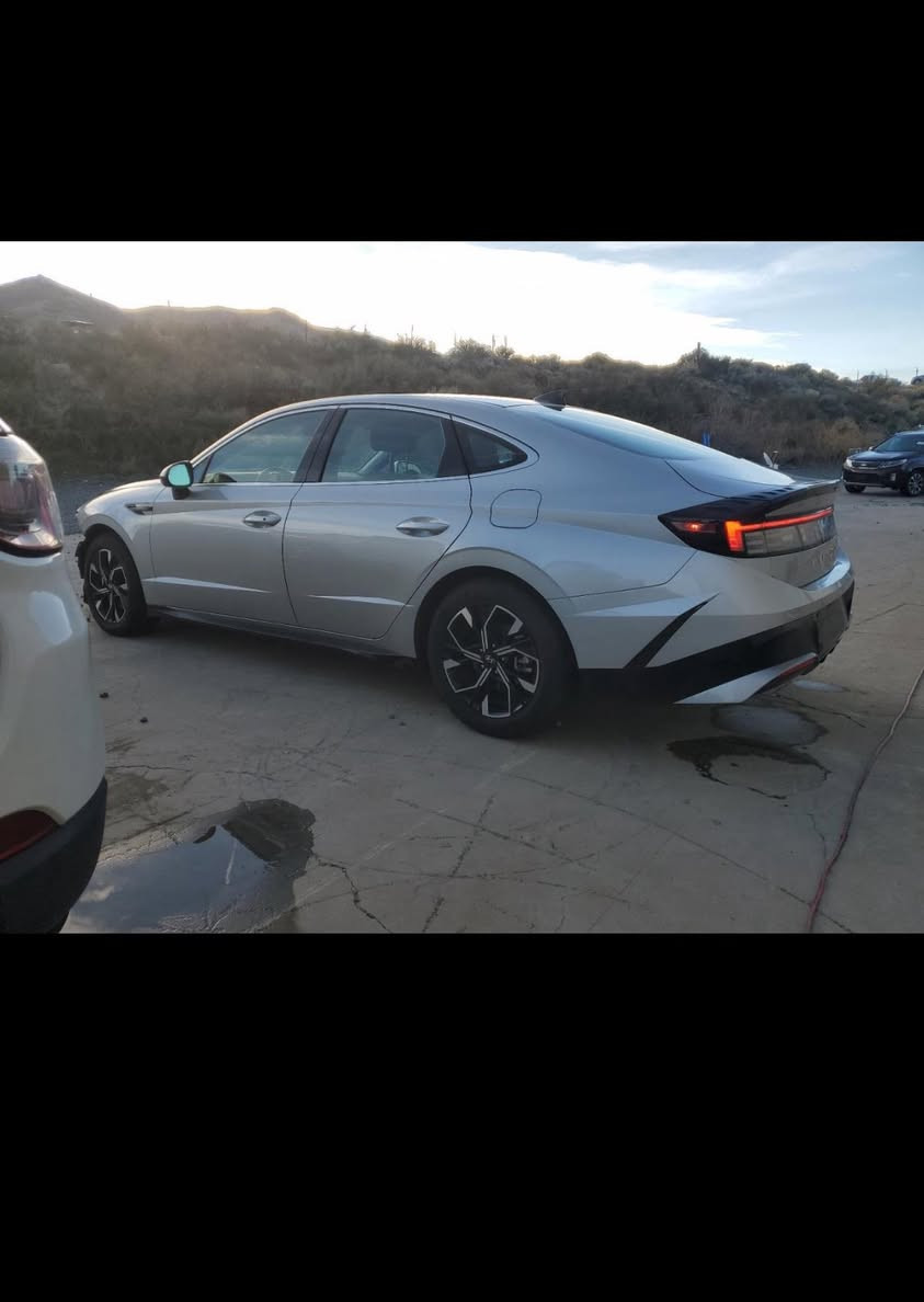 سوناتا موديل 25 SEL
السياره حادثه كلش حلو فقط دعاميه وجايه وياه تعتبر كلين شغاله السياره  ماشيه  14 الف حاليا بدبي ترهم كتاب شهداء بصره او اربيل 

***********

***********
