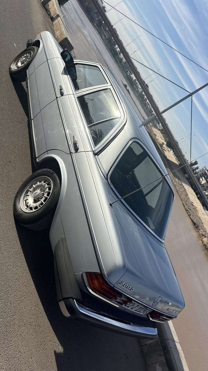 السلام عليكم مارسدس 300D ابو جحيل للبيع سيارة جديدة بدون صبغ بدون تعمير مكفولة السيارة محرك 5 سلندر 3000 تيربو ماشيه 215000 جام كهرباء تبريد شغال للاستفسار ***********
