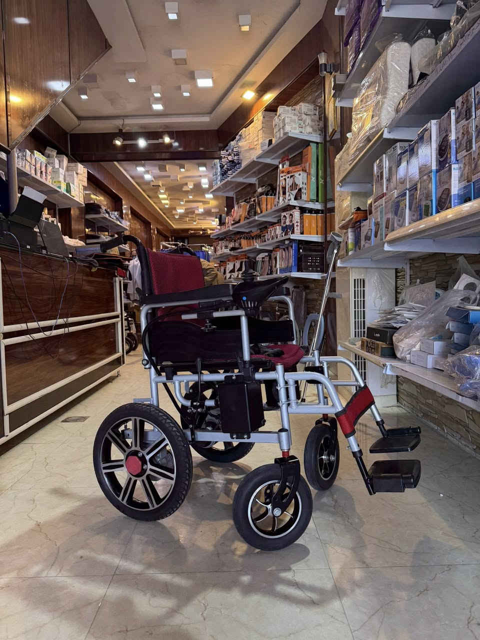 توصيل موصل فقط بسعر 600,000 /***********/***********

عربة معاقين 2026 احدث اصدار 

المواصفات 

دبل بطارية 

قابلة للطي مع وجود البطارية

نطام قفل الماطور 

العربة تعمل عادي وكهربائي

جوانب متحركه 

ارجل نظام كمبليون

مانع انقلاب 

مانع انحدار 

ناطقة

تحكم عن بعد
