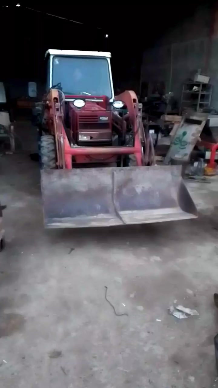 السلام عليكم كاروبه ياباني 4 بستم فور ويل بور سترن 33 حصان مع ملحقاتها كيله ورفاس للبيع العنوان الصويره للاستفسار الاتصال على الارقام  ***********/***********
