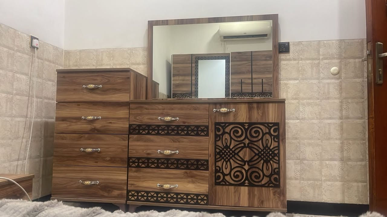غرفه 9 قطع للبيع سلايت جديد
السعر 550 الف رقم ***********

