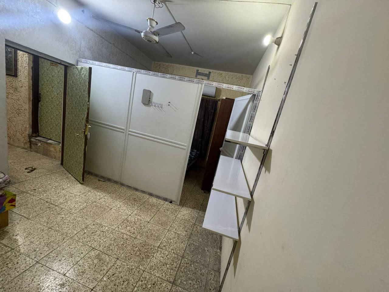 السلام عليكم
شقه للايجار 
طابق اول 
مناوي باشا 
موثث غرفه وصاله ومطبخ وصحيات 
650 شامل جور الماي والكهرباء 
عوائل ومضفين بدون امور غير خلاقيه 
عقارات حيدر القاسم 
***********
