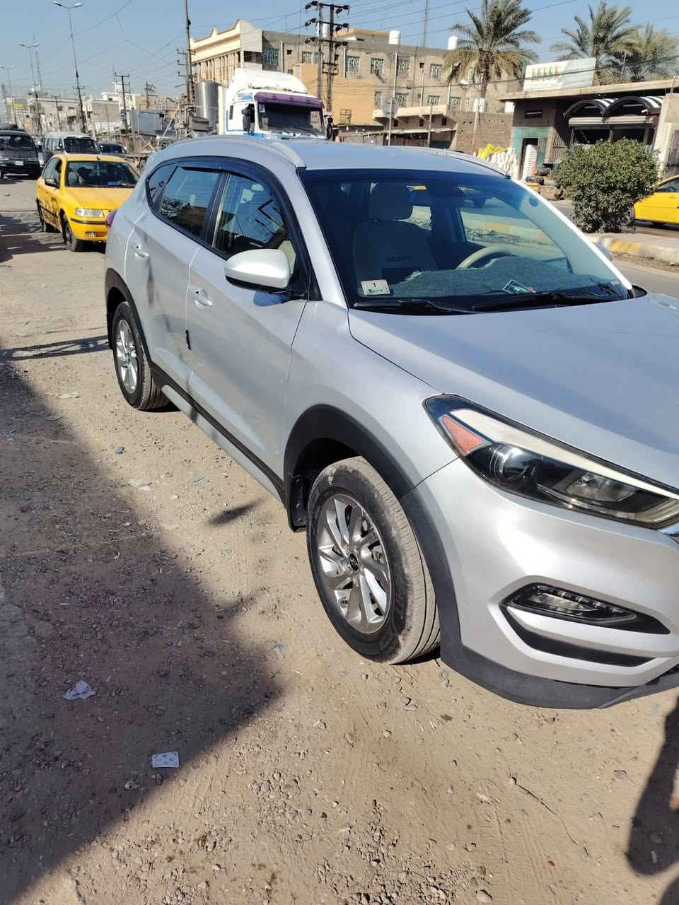 السلام عليكم توسان 2017
وارد امريكا حادث مرفق 
تبديل بنيد
وكلير صفحه السكن فقط رش
كير مكينه حدادية تخم تاير تبريد شرط
مواصفات معروفة 
باسمي تحويل مباشر
مكان بغداد 
***********
السعر 130
