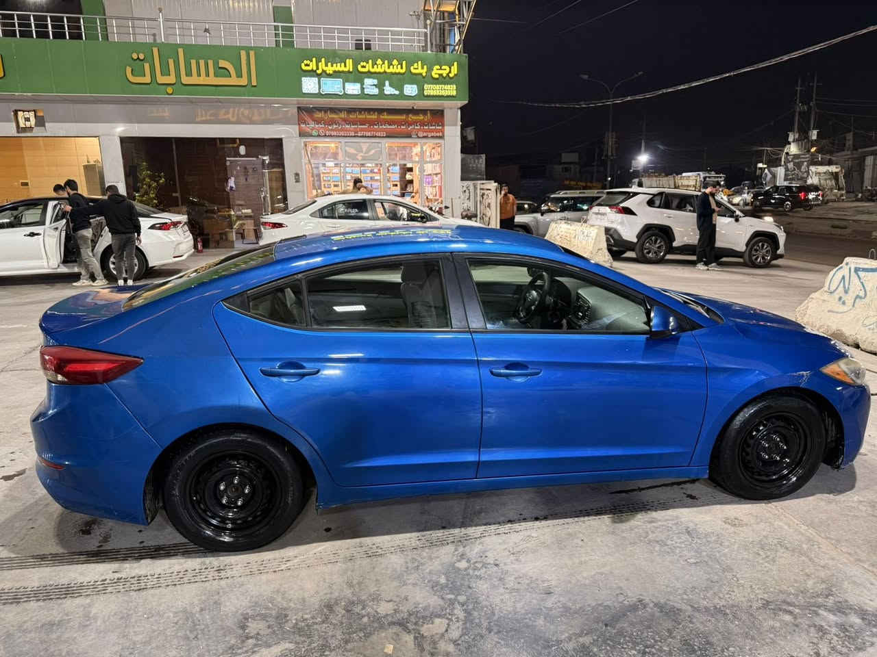 السلام عليكم
الانتره ٢٠١٧ 

موصفات عاديه 

سياره جماليتهه موضح بصوره 

جاهزه صدر ومكينه 

مكينه مفتوح بيهه كاز كيت 

بيهه حادث قبق جنطه وجاملغين مصبوغات 

بيهه بارد 

العنوان الشعب 

الرقم ***********

السعر 122
