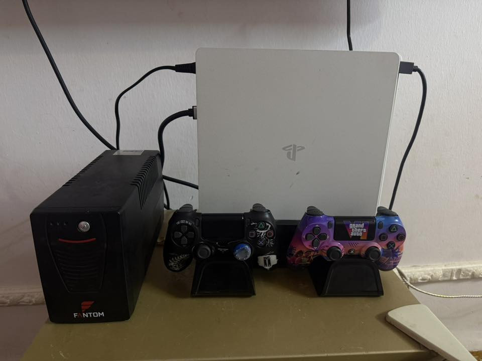 سلام عليكم
بلي فور نضيف صار ٤اشهر شتريته ورد أبيعه اجيب فايف 
السعر ٢٥٠بلاش والله مأخذه ٣٧٥شراي يجي خاص اول رقم ***********
