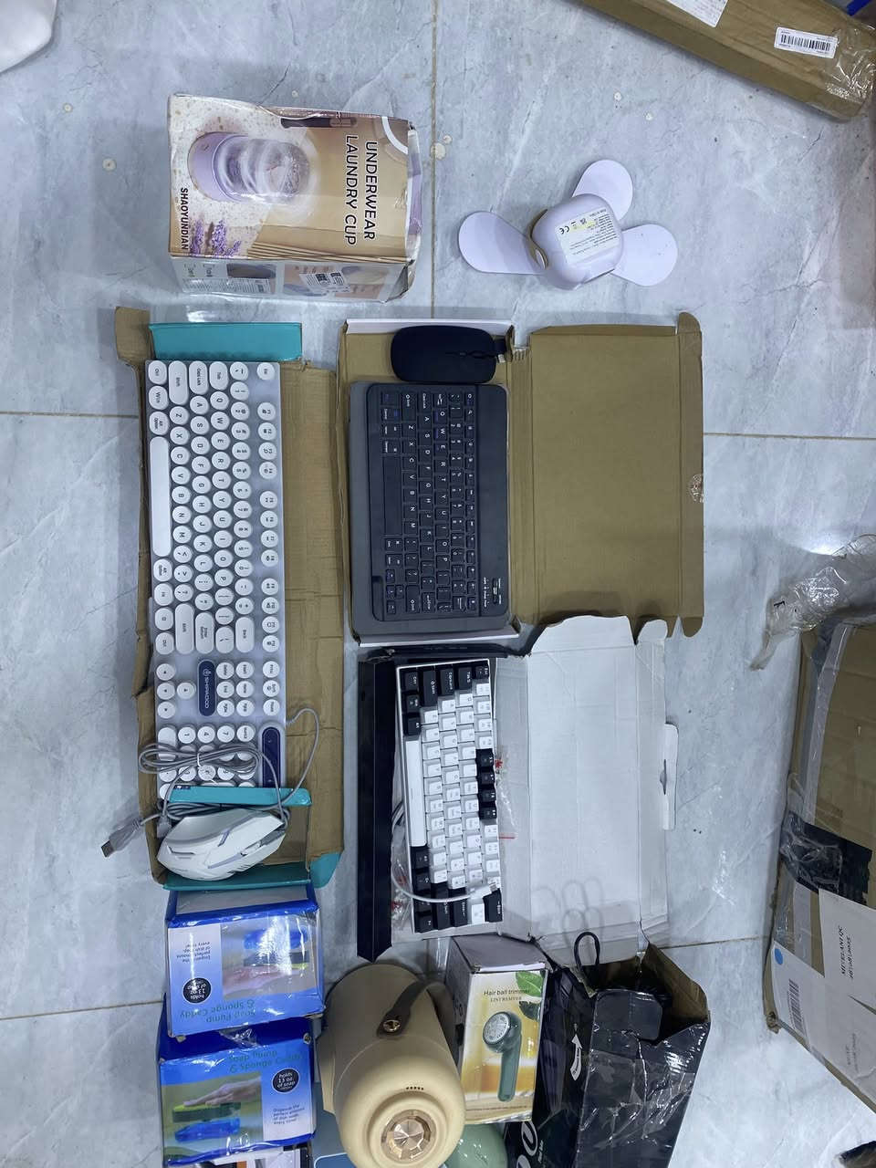 السلام عليكم
شلعه ٦٠ قطعه محسوبه ٥٥ قطعه بين منزلي بين الكتروني قطع قويه بيهن الستفسار خاص او هذه رقمي ***********
