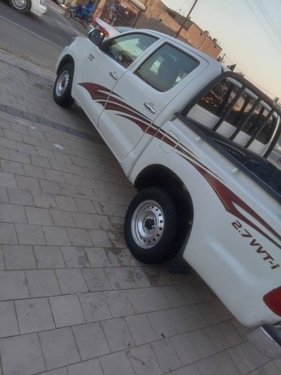 سلام عليكم للبيع هايلوكس موديل ٢٠١٤شاصي ١٢ كير عادي مكينه جديدة لا تنقيص ولا تبخير كير حداديه خير من الله سنويه لل٢٠٢٧ مكان السياره بصره مدينه بني منصور للاستفسار الاتصال على الرقم ***********
