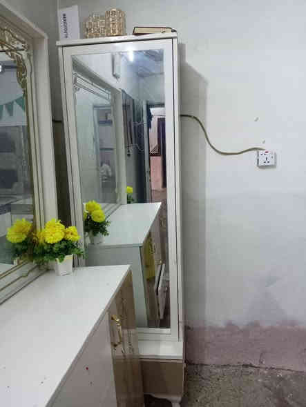 سلام عليكم لبيع غرفت خشاب كمله تركي جديده مستخدما 5اشهر 
جديده لوك اسعره 525اتوصل علرقم ***********
مكلف بنشر
