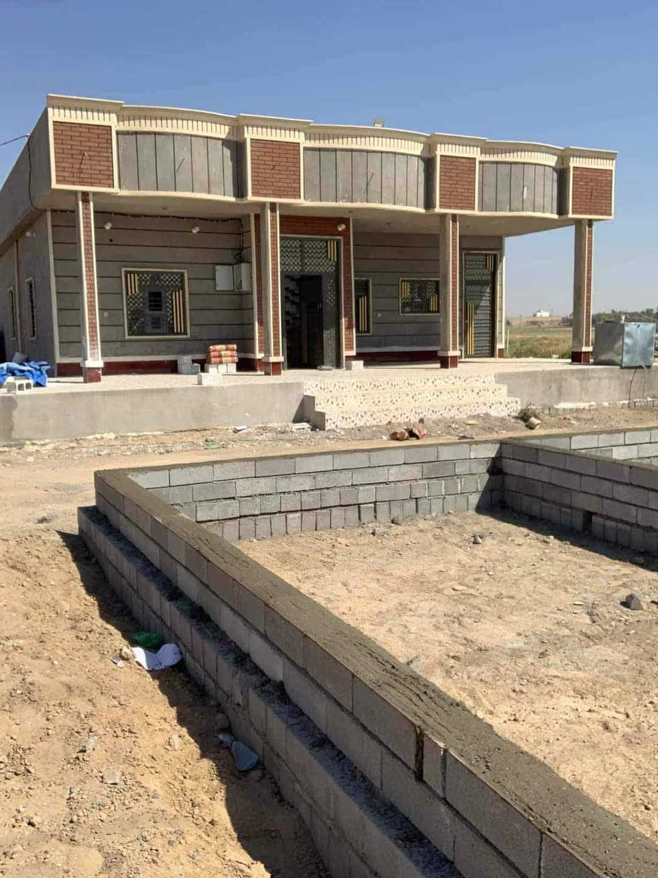 السلام عليكم  نستلام البيت من الساس ونسلمك هيكل فقط  ناخذ مقدمه حسب مساحت البيت والعمل مده شهرين فقط نسلمك البيت هيكل شروط العمل مقدمه وكل راس شهر ٥٠٠
ملاحضه شغل اشراف هندسي  ***********
***********

