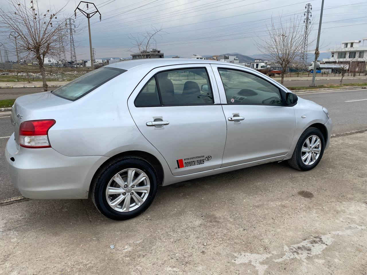 یارس مۆدیل 2012
گێر ئۆتۆماتیک و دەبڵ گێچە 
جام کاربایە و ویل کەپە
سەنەوی بەسەر چوە 
مکینەو گێری بەشەرت
سێ پارچەی و پەڵەیەکی هەیە سۆنەرەکەیم داناوە سعری 85$و معامەلە
*********** شمشمل, السليمانية
