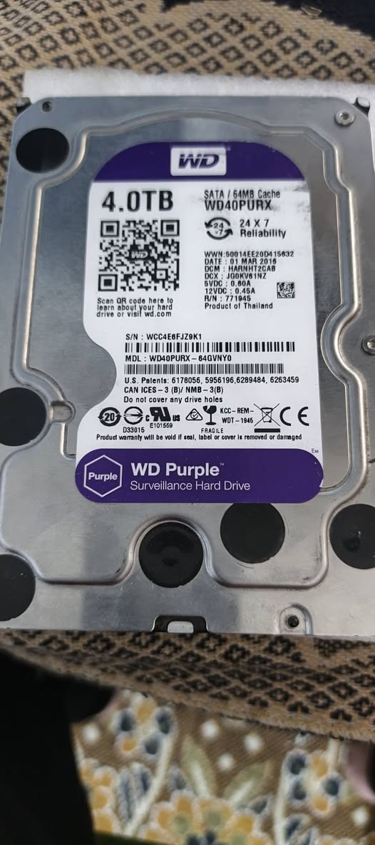 سلام عليكمNVR+سوج Poe ٨جنل اخو الجديد+هارد ٤تيرا ***********
