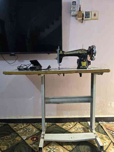 مكينه خياطه نوع الفراشه  
ستخدام قليل ونضافه 100/100 
كامل ملحقاته ويه ميز وجاهزه سعر 80 وبيه مجال 
شراي يتصل واتساب ***********
