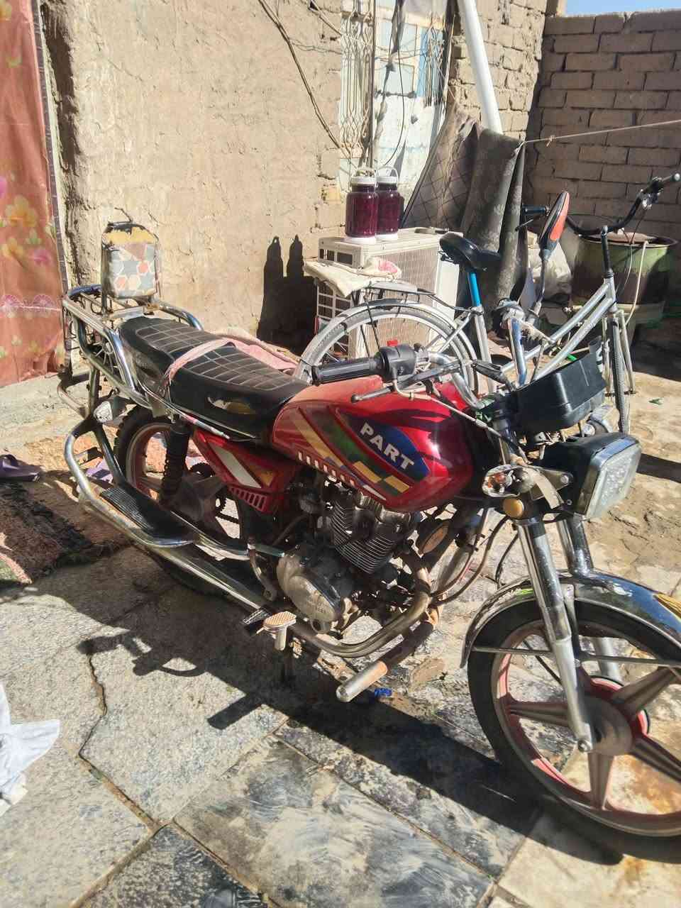 دراجه بارت نفخ حجم150 مفتوحه توني مجفتها غراض اصلي بيها نقص اكلوبات اشاير اوسكن الخلفي موديل 17 السعر 500الف عنواني الناصريه ***********
