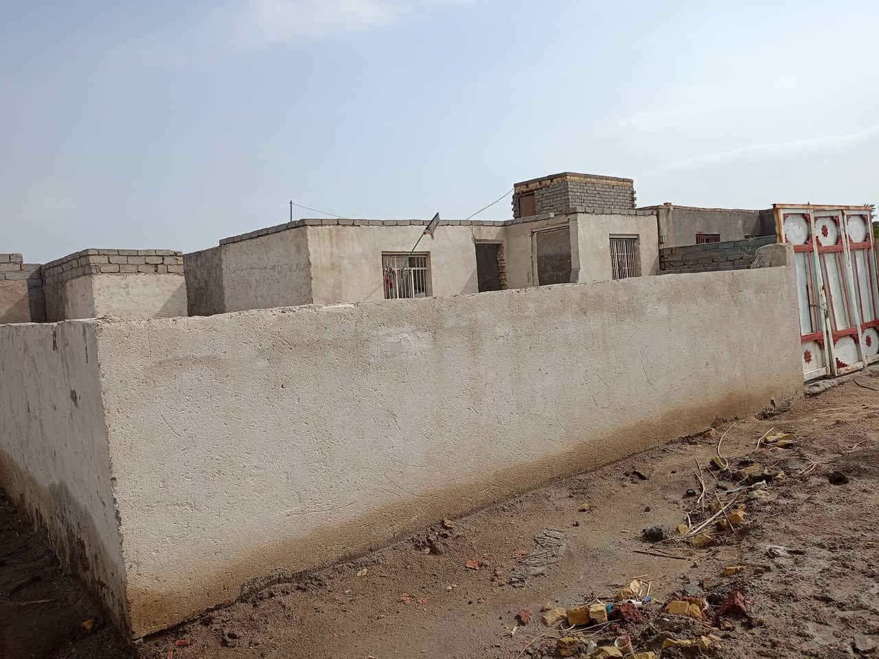 بيت او هيكل 300 متر للبيع قريب مكتب الغاز
غير متواجد ع الفيس مكلف بل النشر ***********
